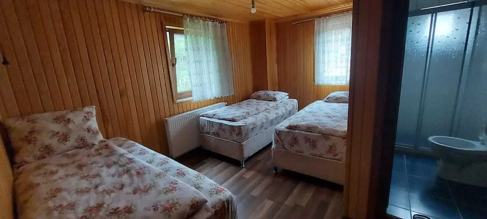 Üç Kişilik Oda