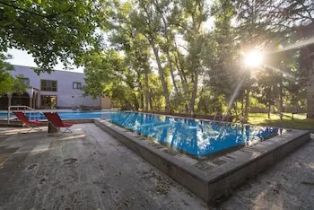 Sunolus Vineyard House