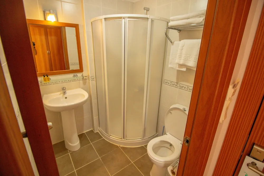 Standard Tek Büyük Yataklı Oda