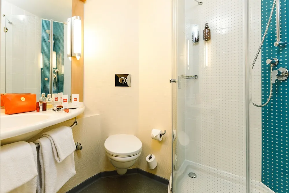 Tek Büyük Yataklı Oda, 1 Çift Kişilik Yatak