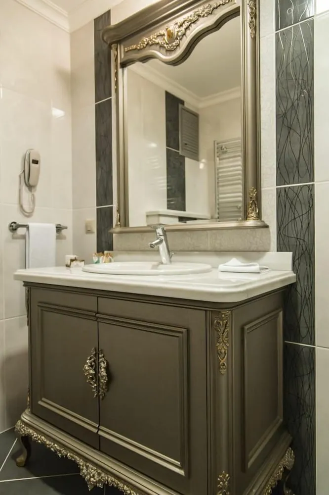 Grand Deluxe Single Room