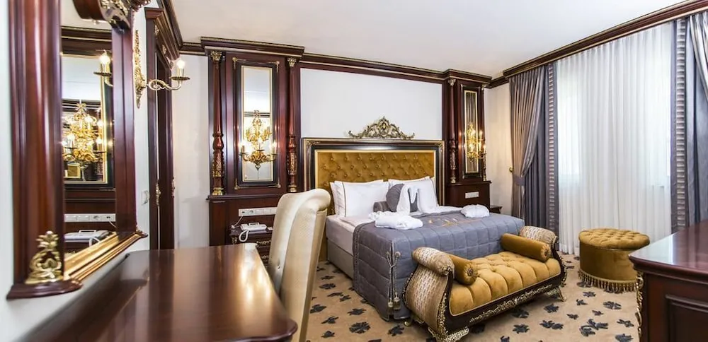 Grand Deluxe Single Room