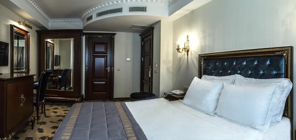 Grand Deluxe Single Room