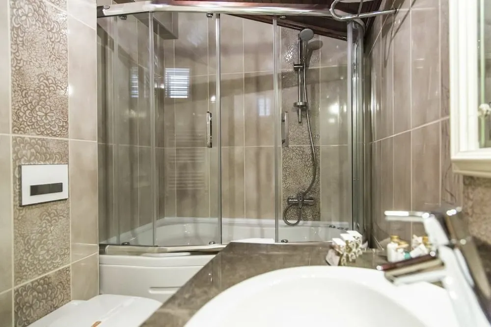 Grand Deluxe Single Room