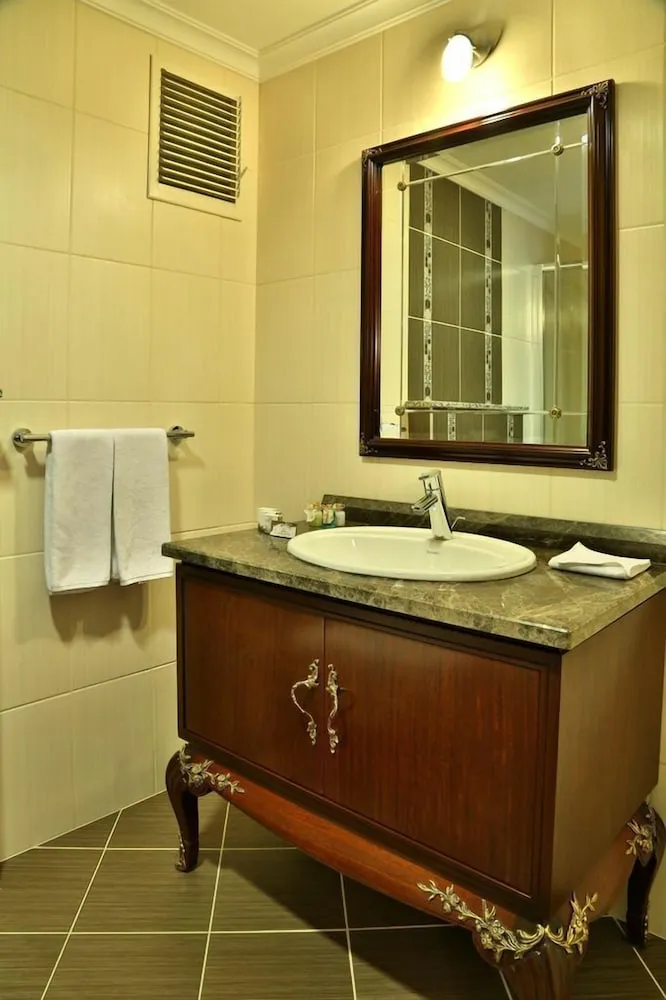 Grand Deluxe Single Room
