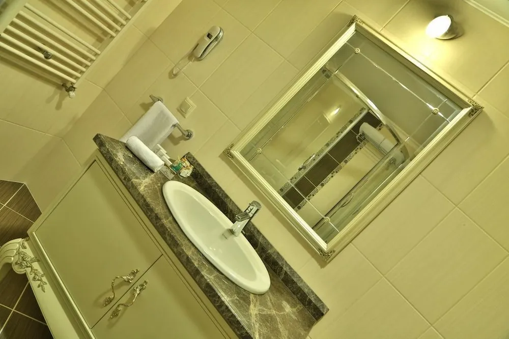 Grand Deluxe Single Room