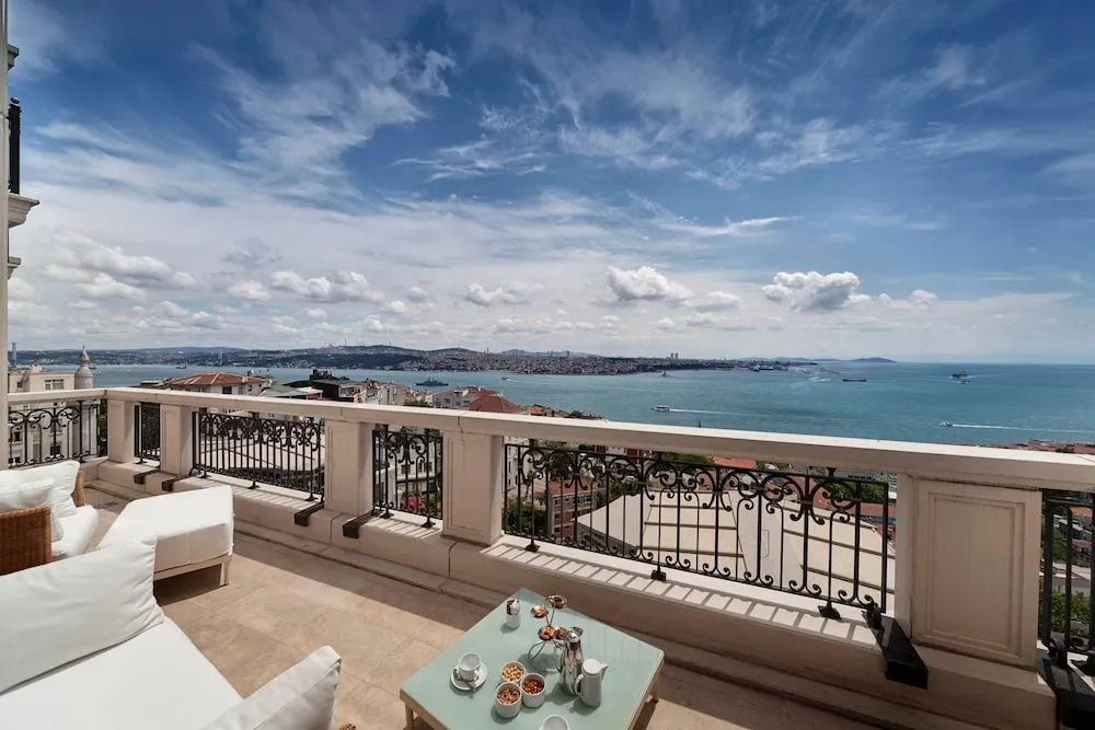 Terrace Suite with Bosphorus View Lounge Access