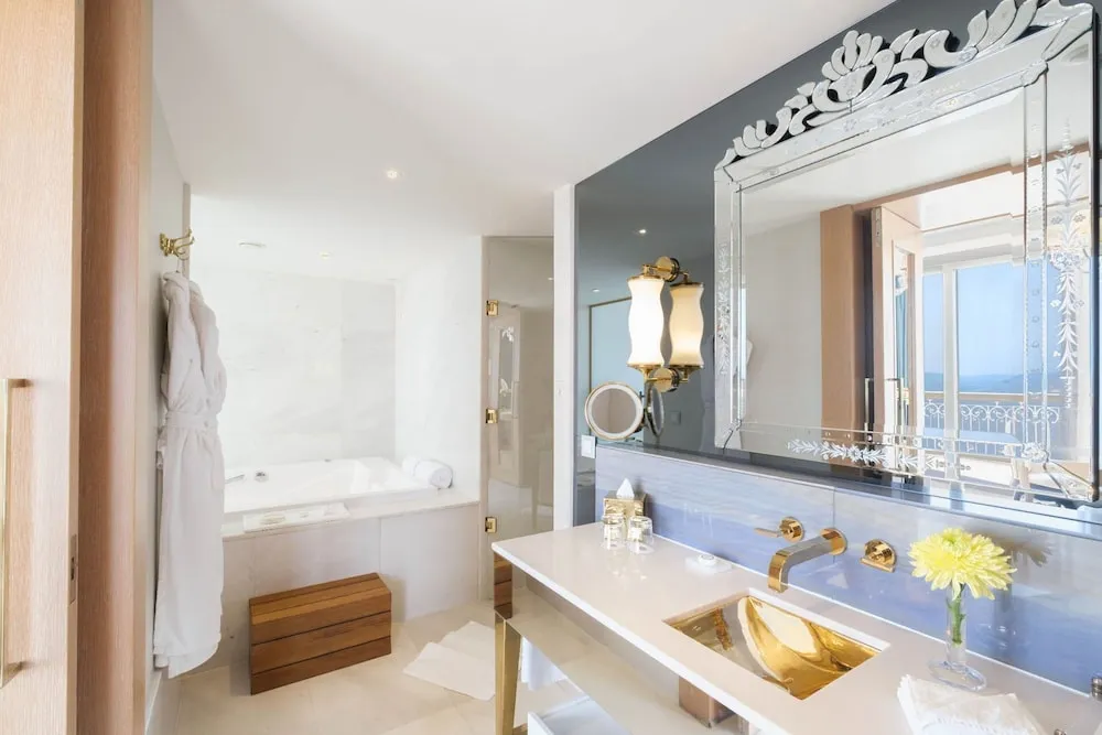Terrace Suite with Bosphorus View Lounge Access