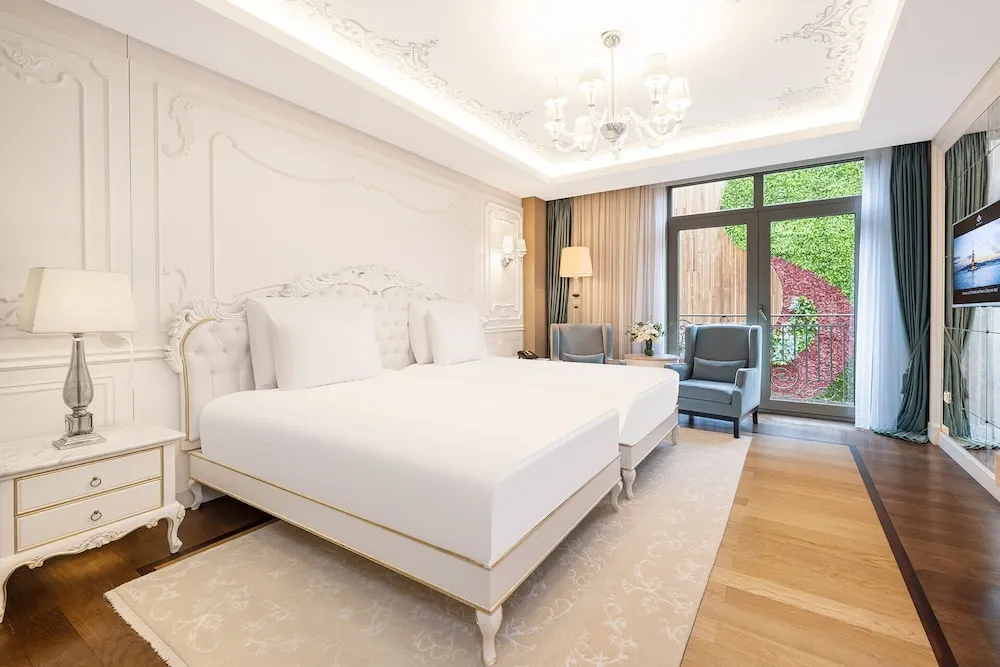 Deluxe Evergreen Room