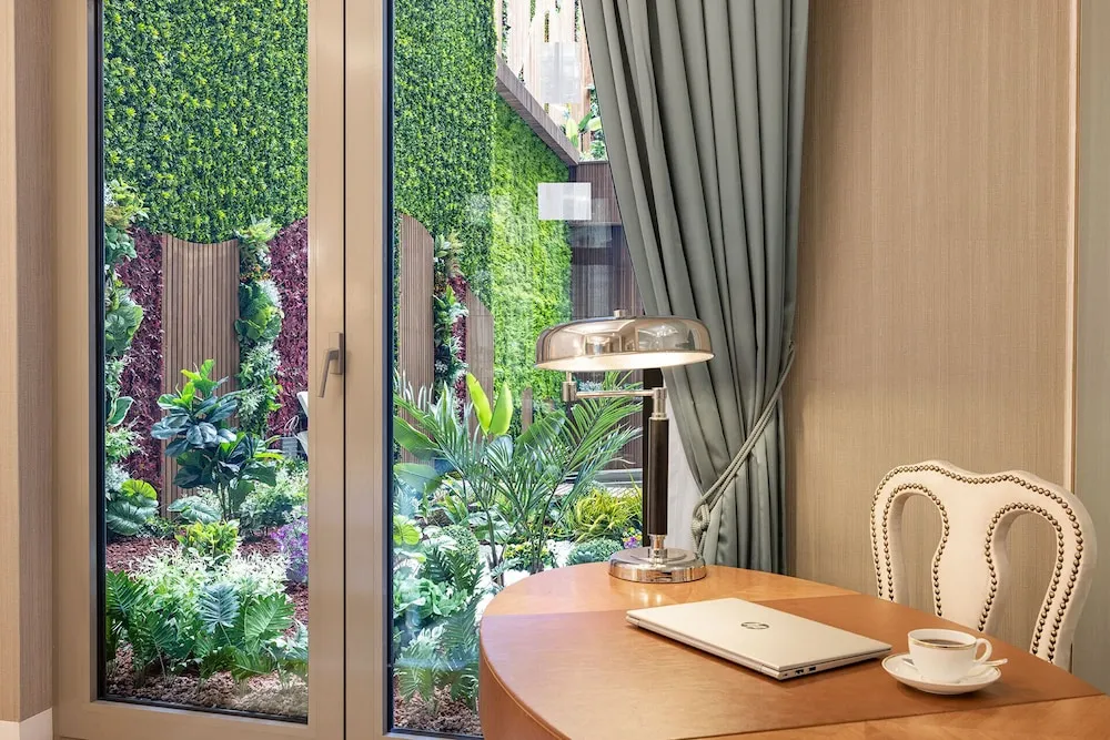 Deluxe Evergreen Room