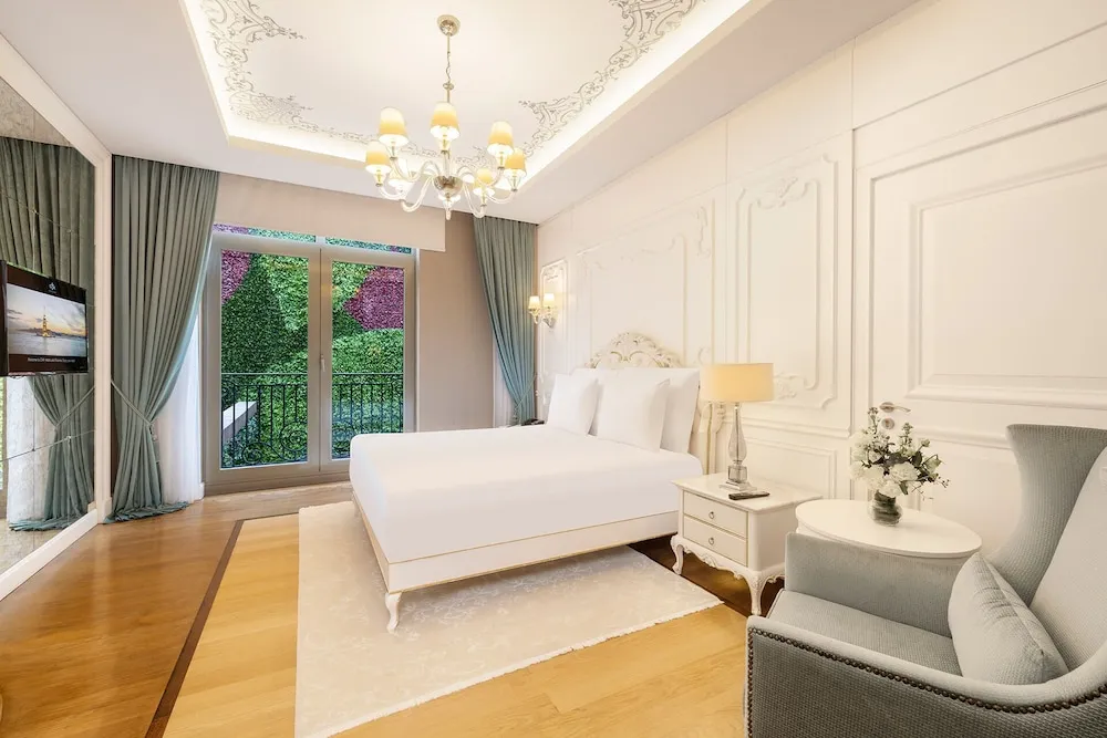 Deluxe Evergreen Room