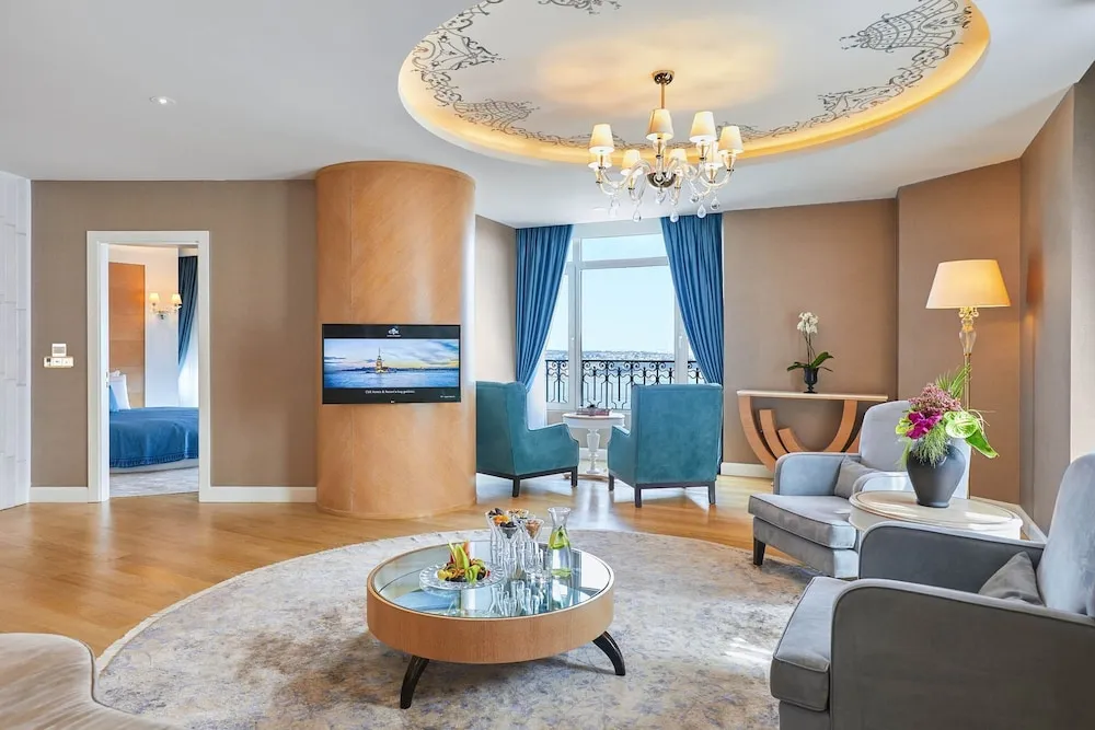 Corner Suite with Bosphorus View Lounge Access
