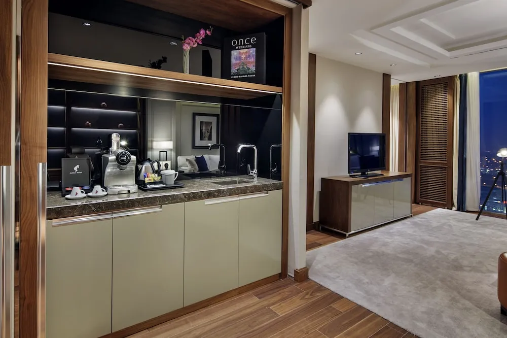 Premium Süit (Bomonti, Lounge Access)