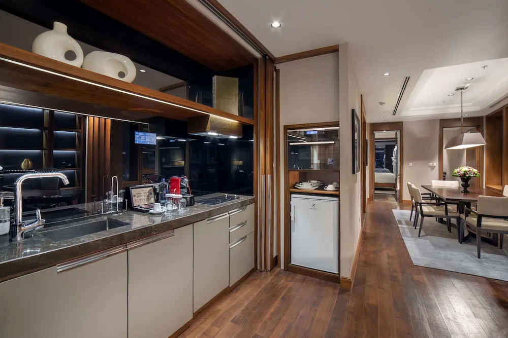 Süit, Business Dinlenme Salonu Kullanımı, Deniz Manzaralı (Bomonti Home)