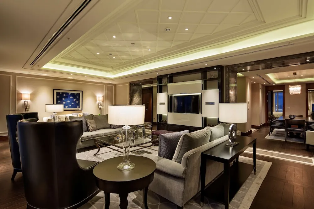Premium Süit (Ambassador, Lounge Access)