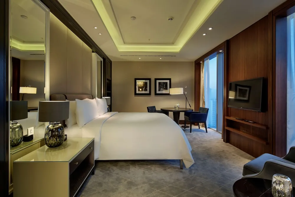 Premium Süit (Ambassador, Lounge Access)