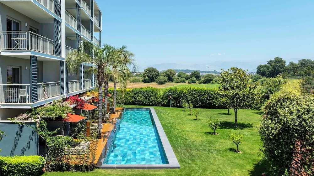 Deluxe Suite Swim Up