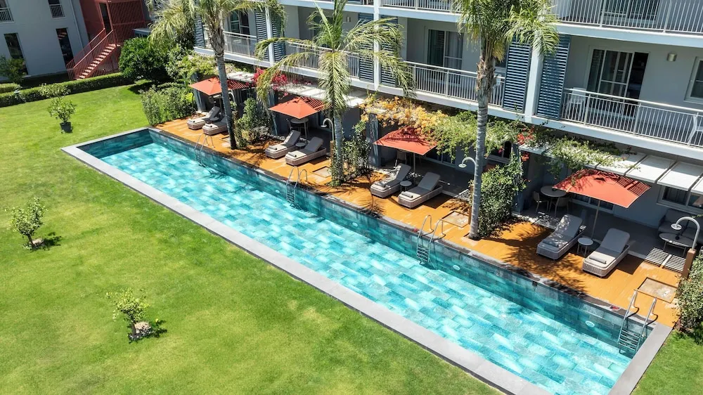 Deluxe Suite Swim Up