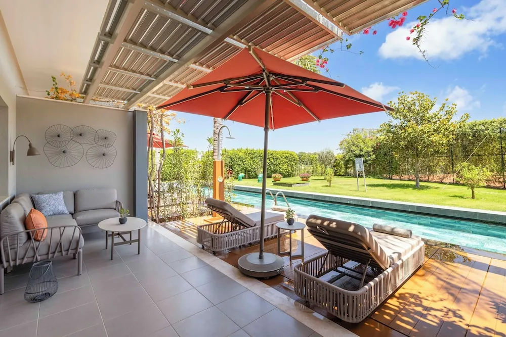 Deluxe Suite Swim Up