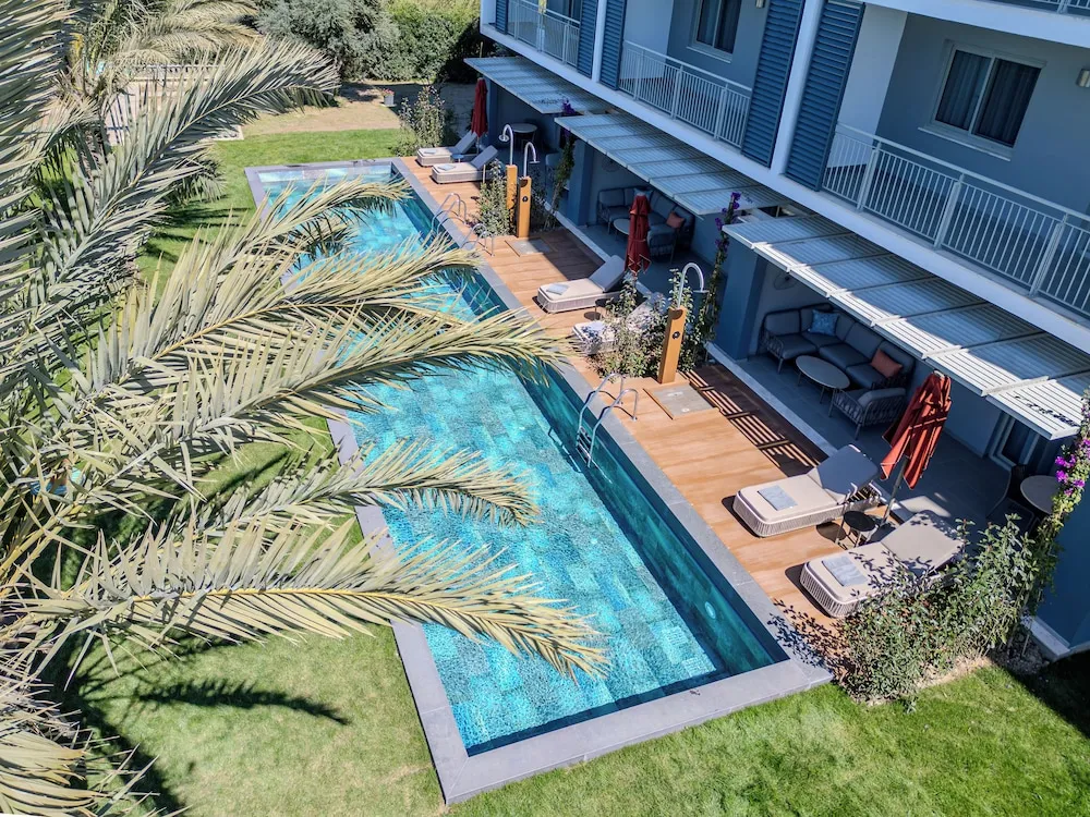 Deluxe Suite Swim Up