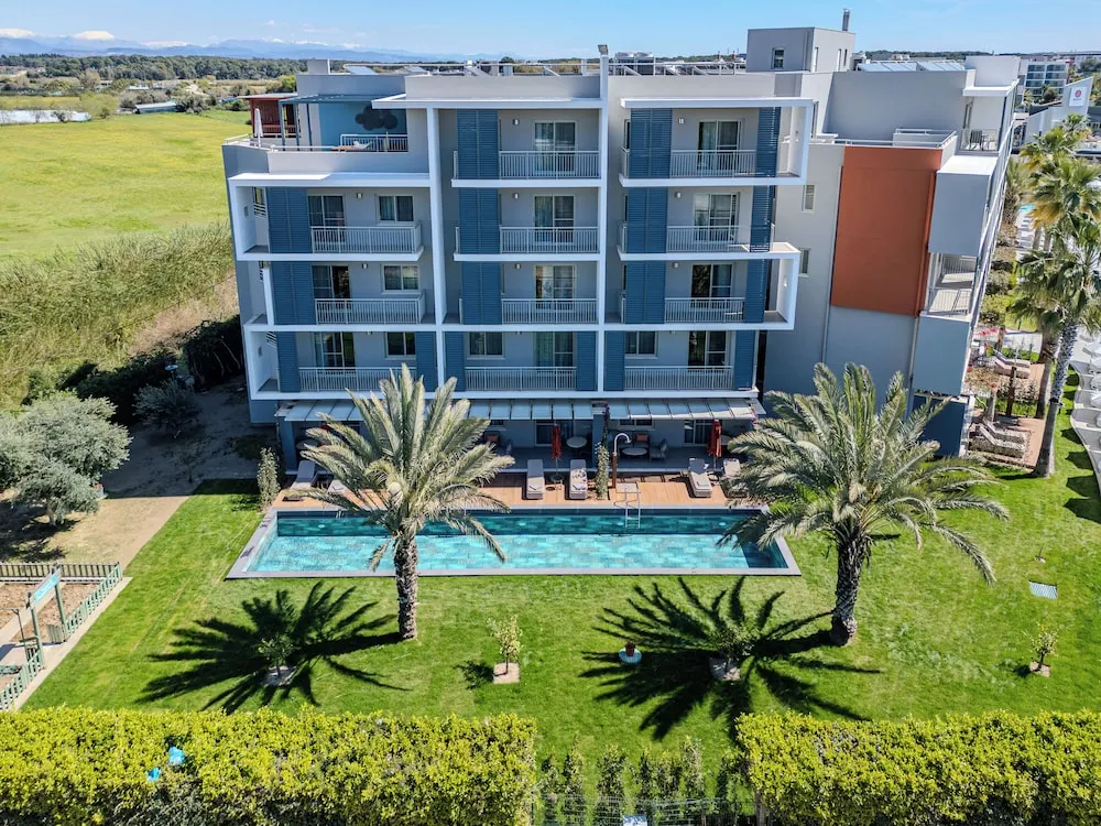 Deluxe Suite Swim Up
