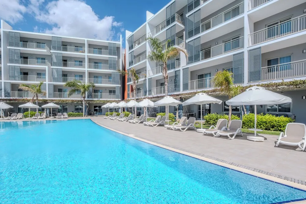 Deluxe Suite with Poolside Terrace