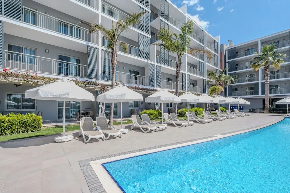 Deluxe Suite with Poolside Terrace