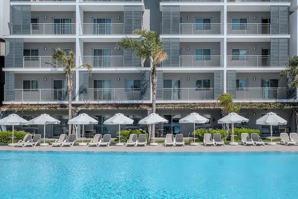 Deluxe Suite with Poolside Terrace