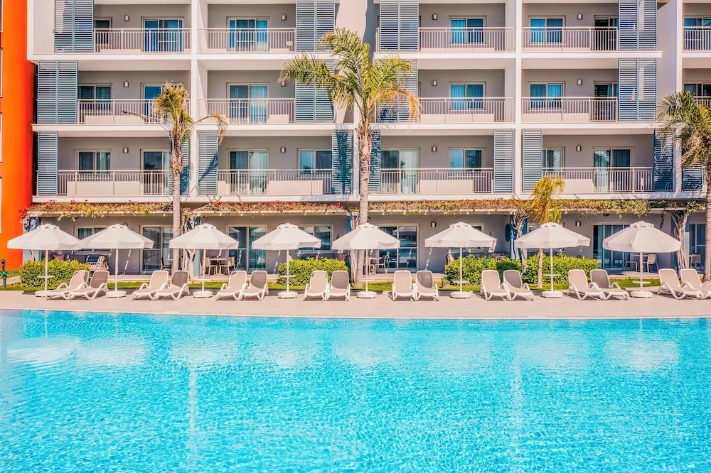 Deluxe Suite with Poolside Terrace