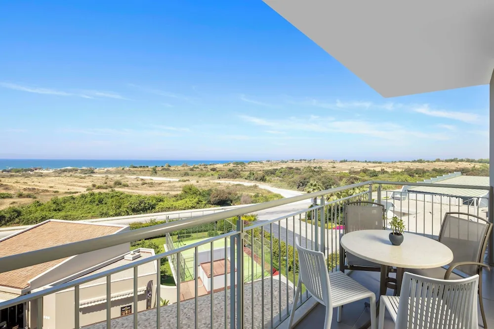 Deluxe Suite Sea View 2 Adults + 2 Child
