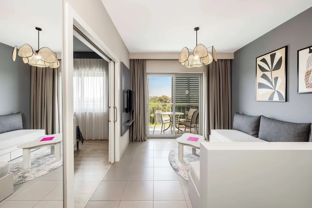 2 Bedroom Deluxe Suite