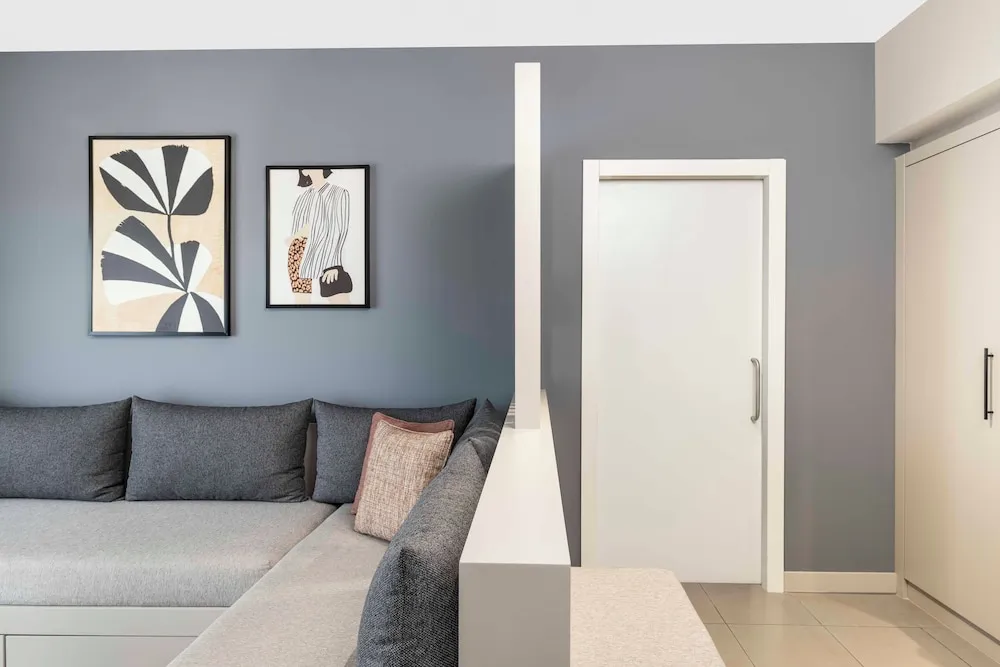 2 Bedroom Deluxe Suite