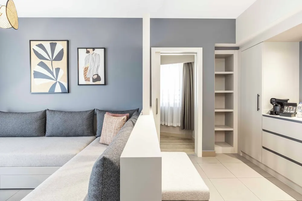 2 Bedroom Deluxe Suite