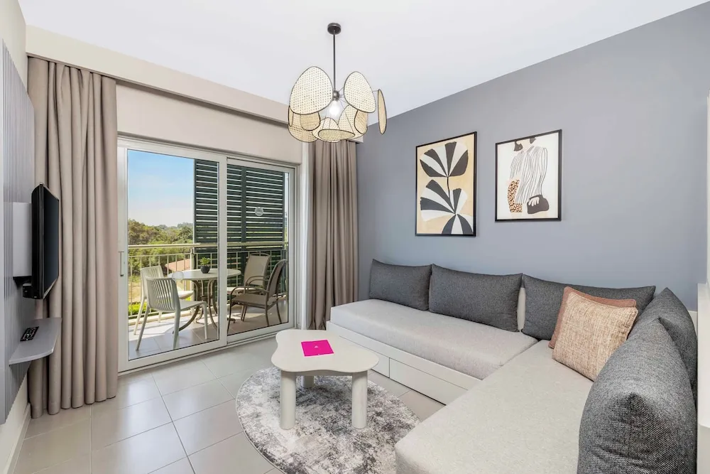 2 Bedroom Deluxe Suite