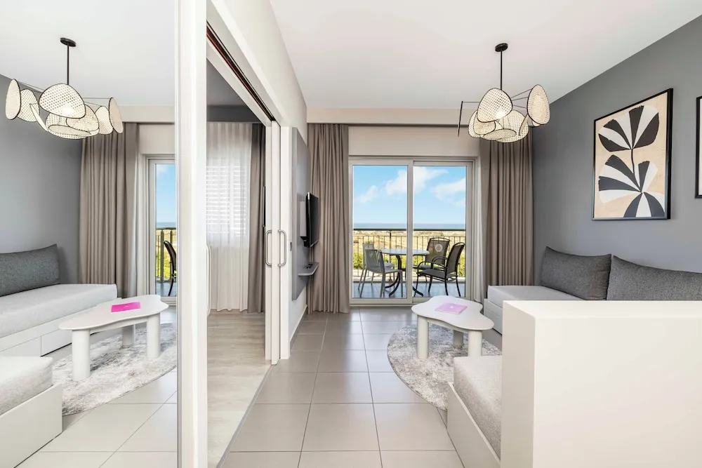 2 Bedroom Deluxe Suite