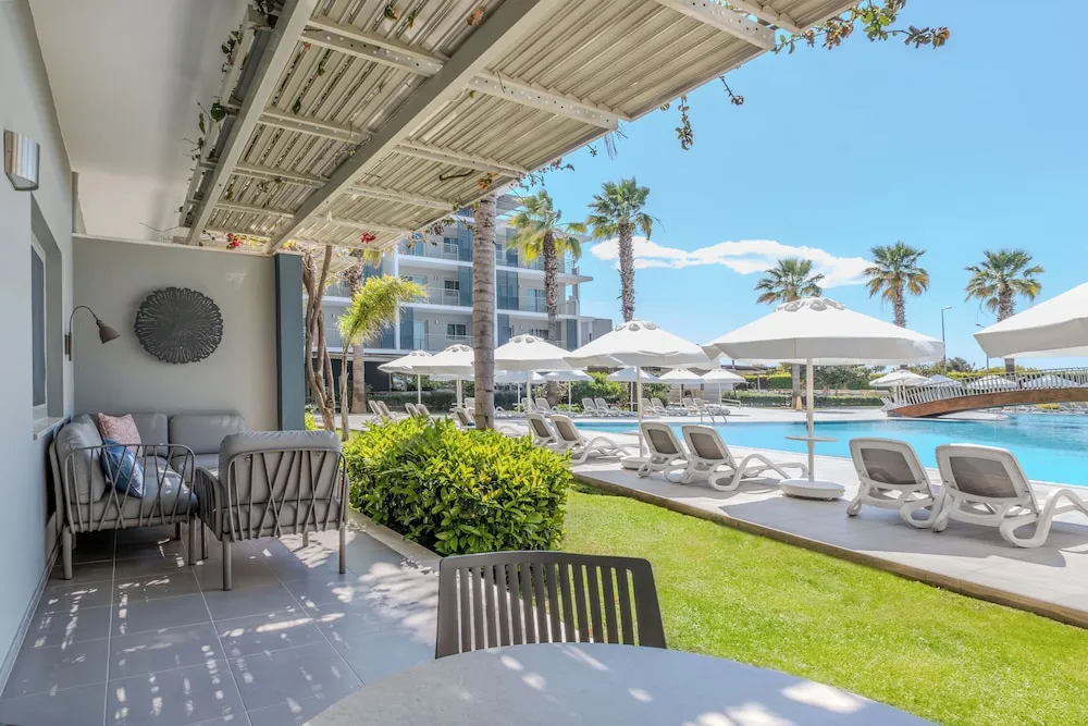 Deluxe Suite with Poolside Terrace 2+2