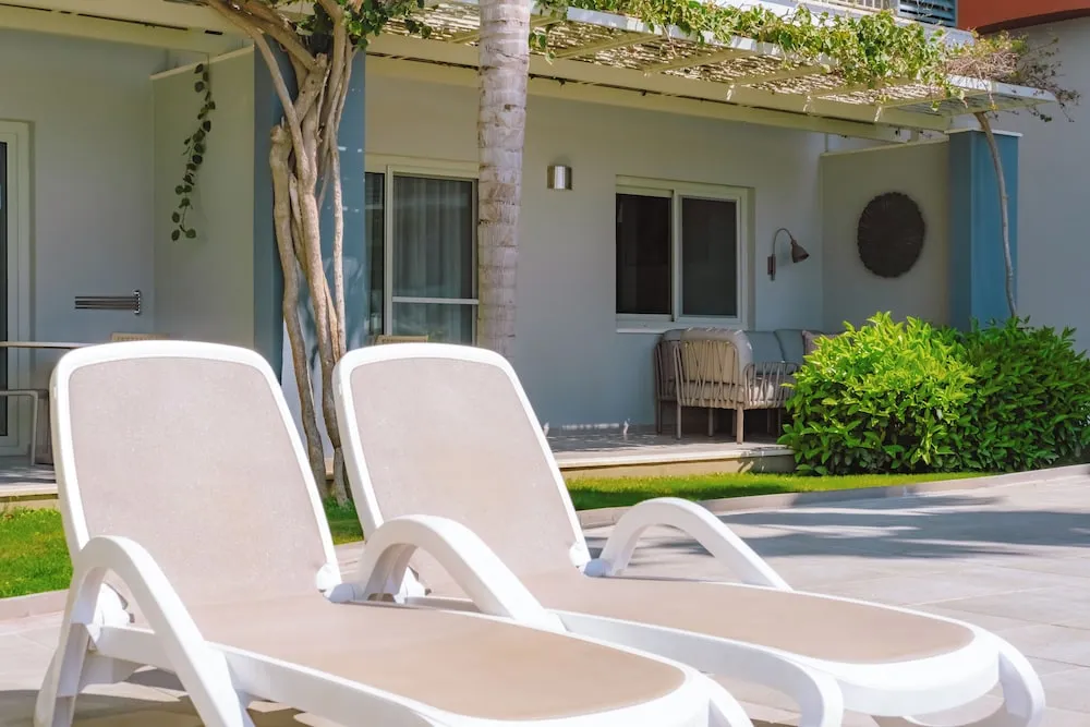 Deluxe Suite with Poolside Terrace 2+2