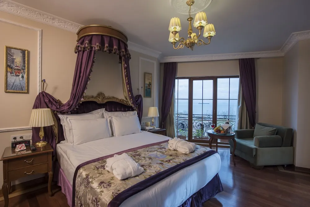 Deluxe Suite, Sea View and Bucoleon Palace View