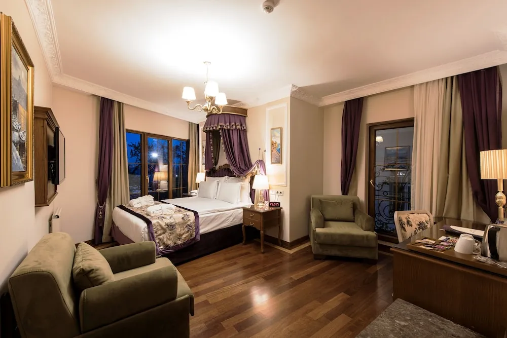 Deluxe Suite, Sea View and Bucoleon Palace View
