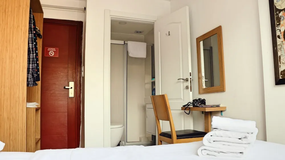 Standard Tek Büyük veya İki Ayrı Yataklı Oda (private bathroom)