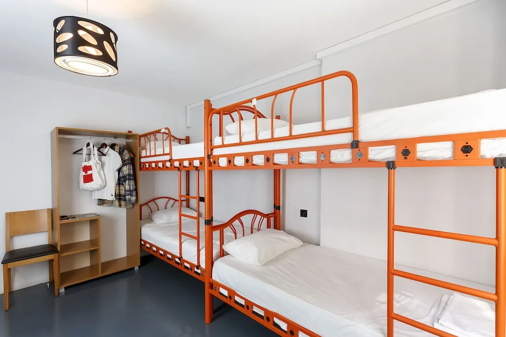 Ortak Ranzalı Oda, Sadece kadınlar için, Sigara İçilmez, Özel Banyo