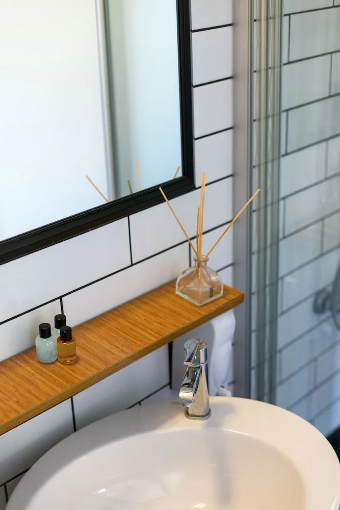 Ortak Ranzalı Oda, Sadece kadınlar için, Sigara İçilmez, Özel Banyo