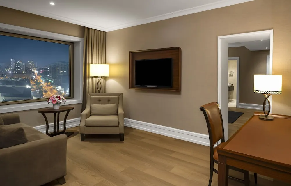 Deluxe Suite
