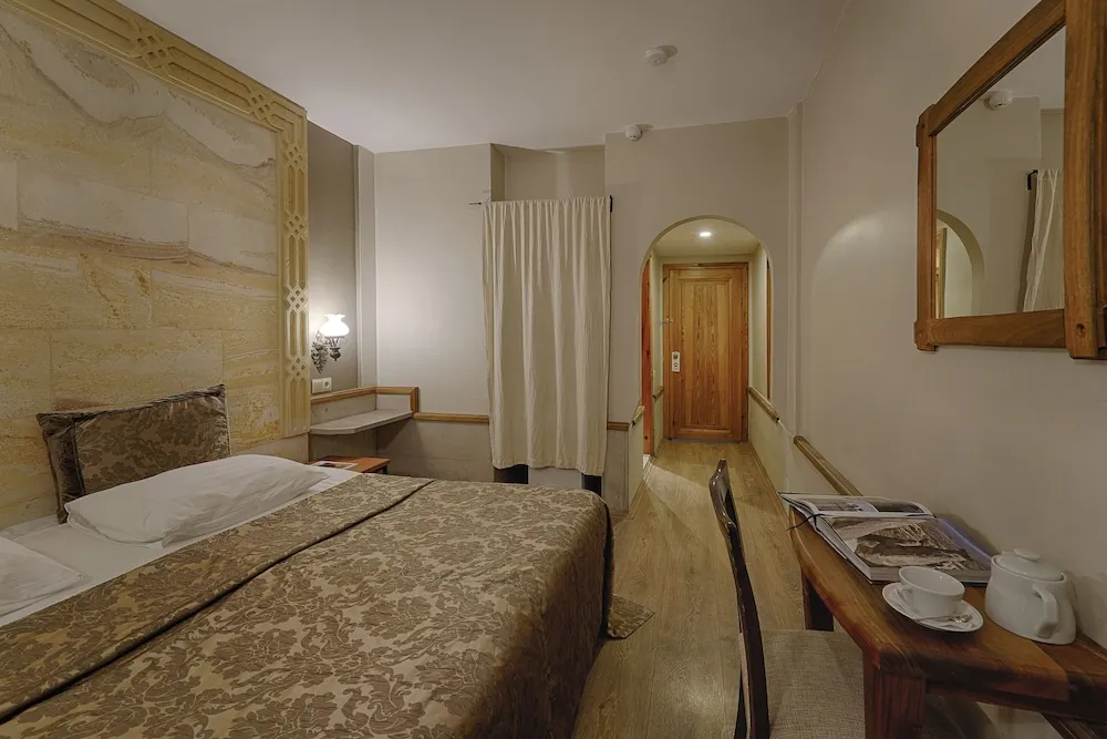 Economy Room