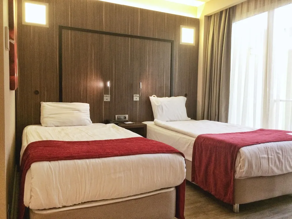 Oda, 2 Tek Kişilik Yatak, Sigara İçilebilir