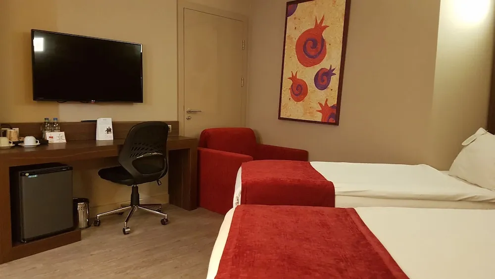 Oda, 2 Tek Kişilik Yatak, Sigara İçilmez