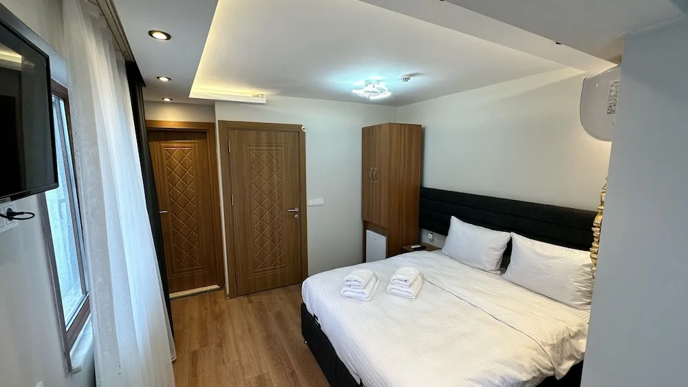 Luxury Tek Büyük Yataklı Oda