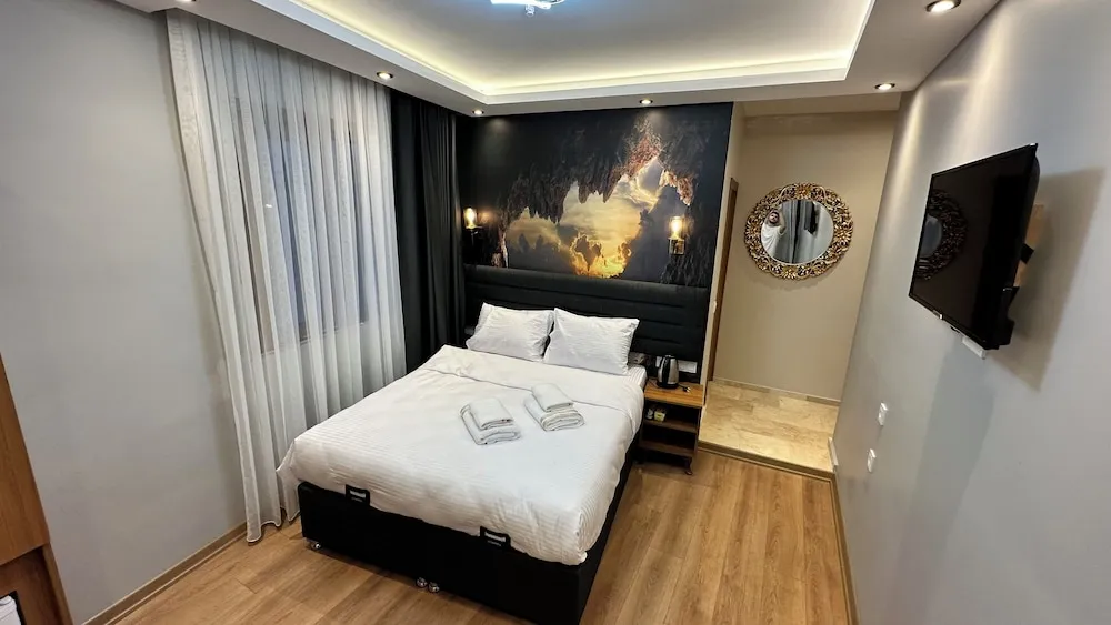 Luxury Tek Büyük Yataklı Oda
