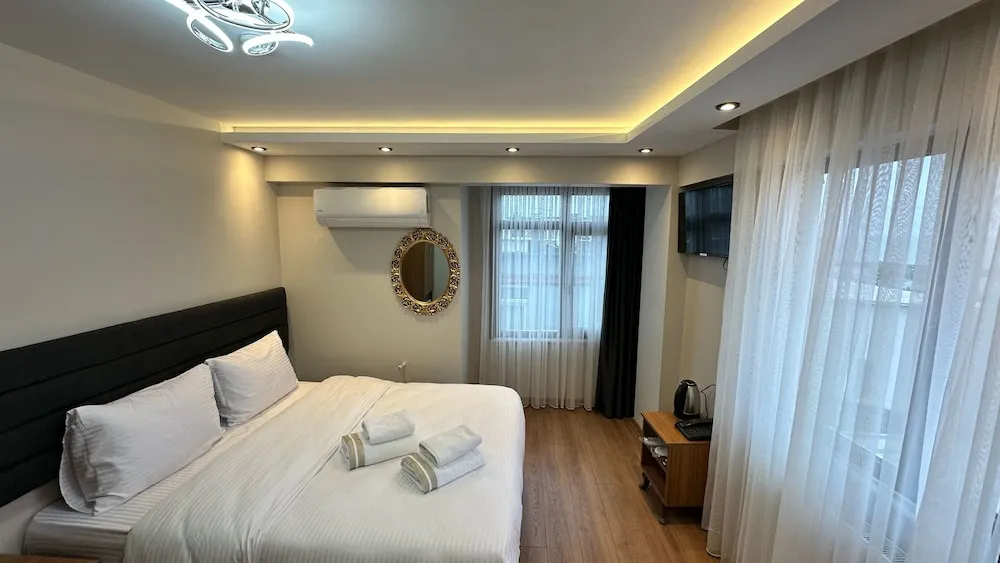 Luxury Tek Büyük Yataklı Oda