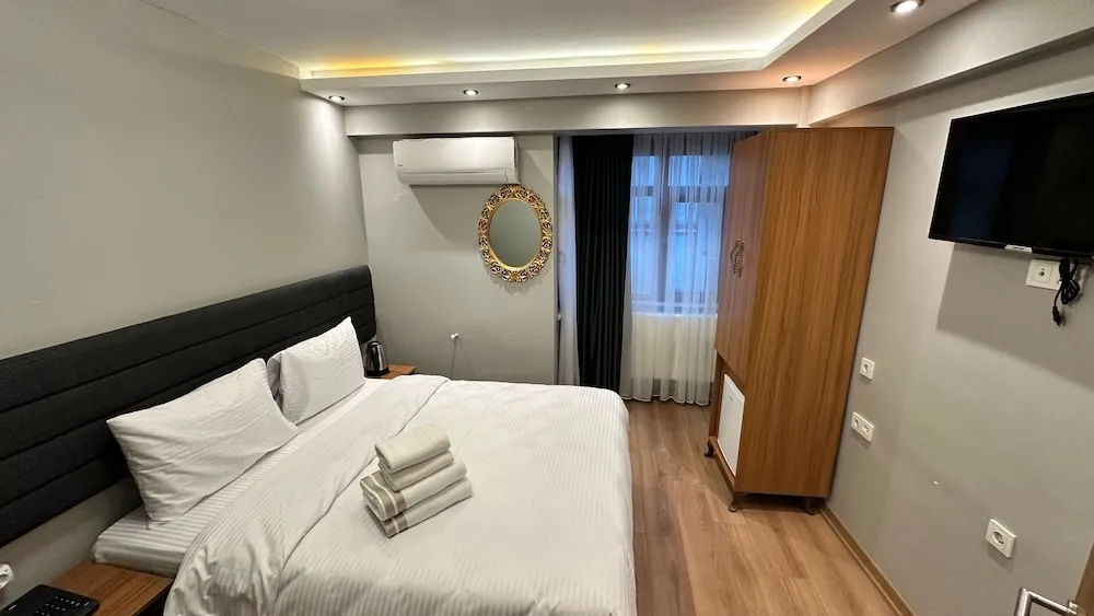 Luxury Tek Büyük Yataklı Oda
